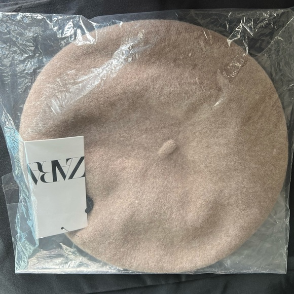 Zara Accessories - Zara Ladies Wool Beret